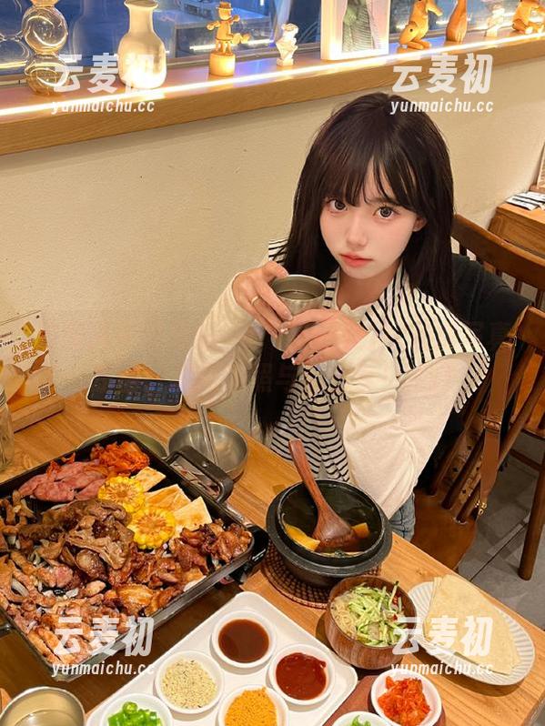 校园风中舞动的いくみ(育美)：私房写真原图，我的美照与你分享！.txt