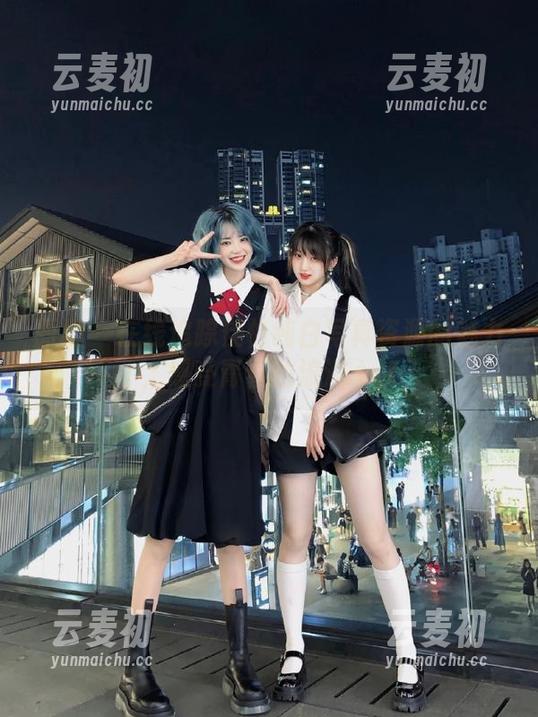 丽柜 - 在线追踪佳怡纯白写真资源的魅力，感受青春的流淌.txt
