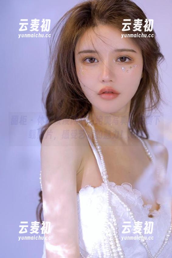 丽柜 - 体验凌凌网袜的绝美写真，免费下载照片，感受艺术的魅力！.txt