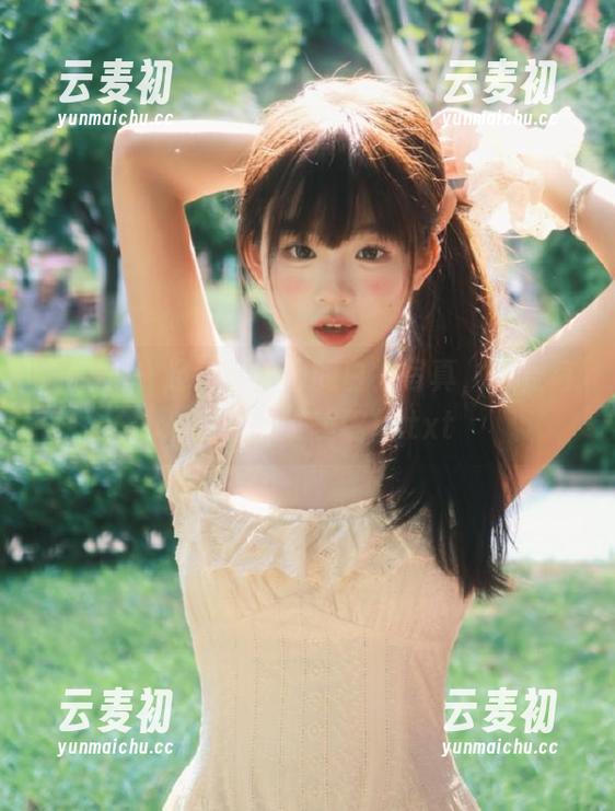 丽柜 - 一起观看小七的白裙写真，感受每个瞬间的唯美绽放.txt