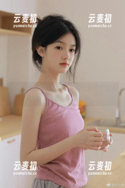 丽柜 - 走进小熊的图库，领主级特护的写真带你领略风采.txt