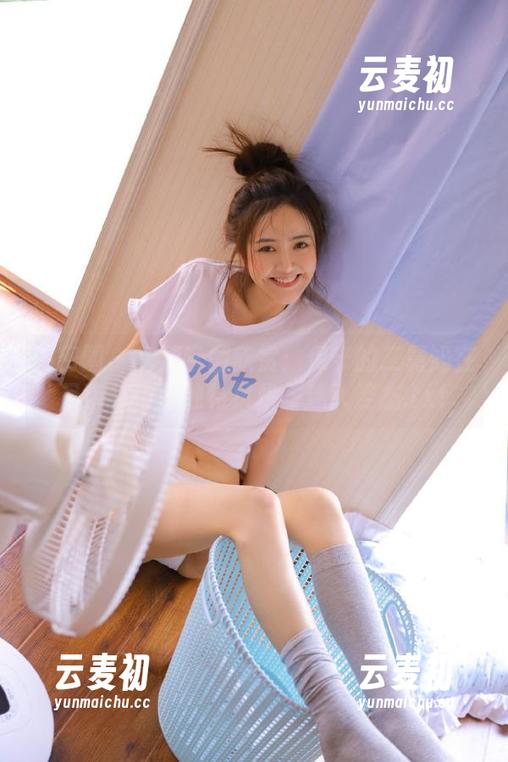 微密圈 - 高清套图欣赏：保守的二舅妈在吊带袜中的独特风格与迷人姿态.txt