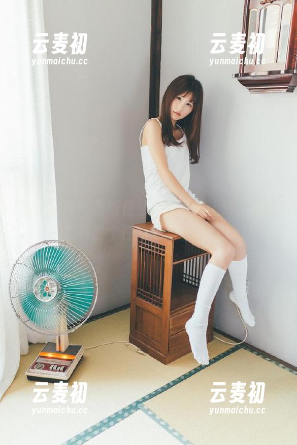 克拉女神 - 最新佳莹礼服写真上线，展现她独特的个性和时尚品味！.txt
