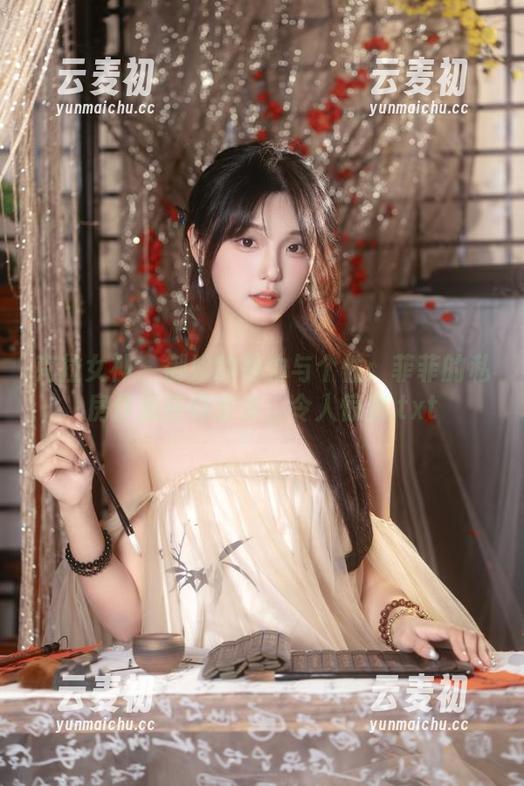 克拉女神 - 御姐的魅力与个性：菲菲的私房作品花样繁多，令人惊艳.txt