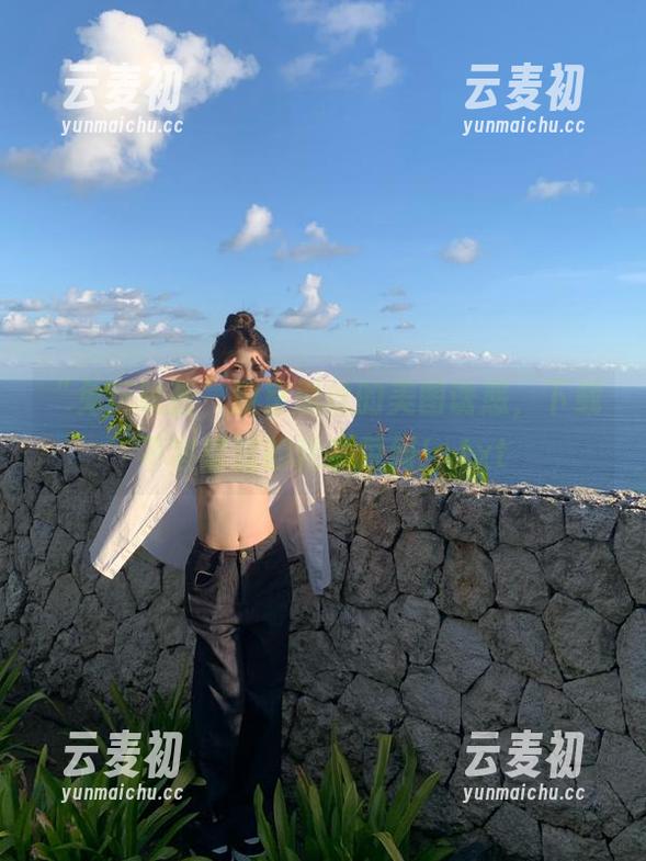 “兔玩映画”教室黑丝的美图诱惑，下载不容错过的精彩瞬间！.txt