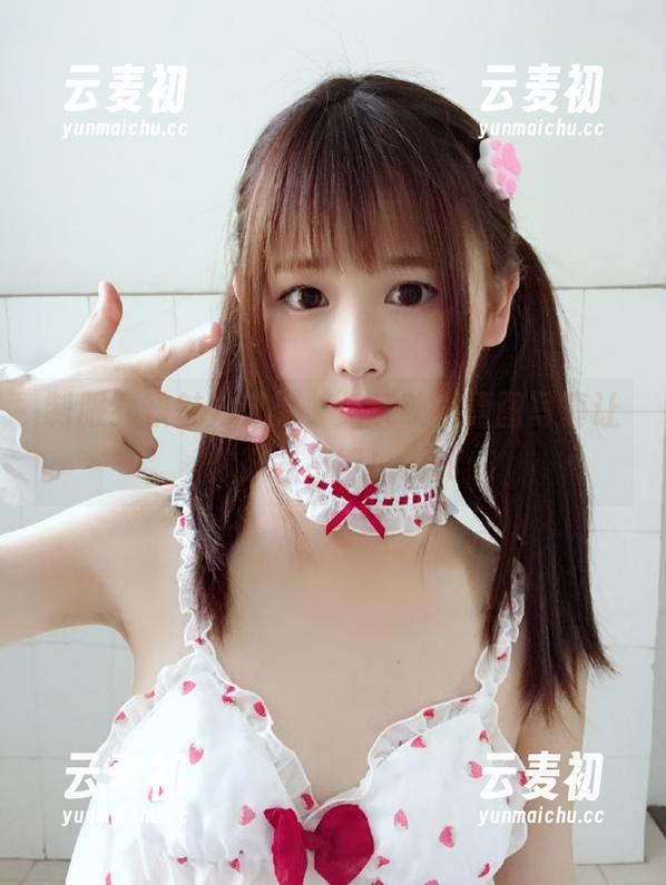 制服女孩魅力无穷，兔玩映画原图写真让你欲罢不能！.txt