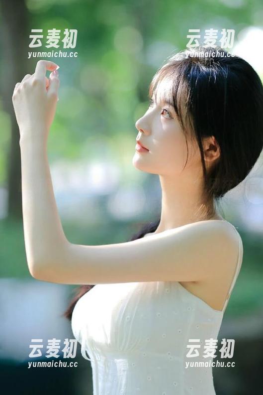 最新兔玩映画图册内容揭秘：性感网袜与高跟鞋的时尚碰撞.txt
