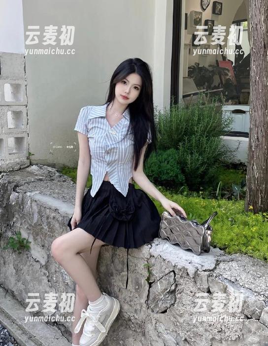 精选兔玩映画套图：看粉粉白丝中，少女如何完美绽放自己的魅力！.txt