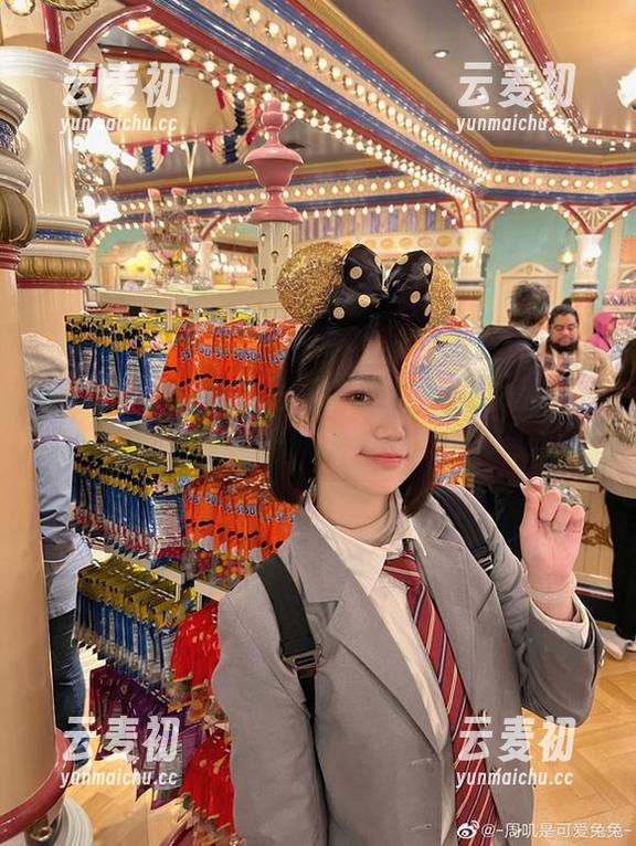 周叽是可爱兔兔献上独特图包：绫波丽与白战写真集免费下载.txt