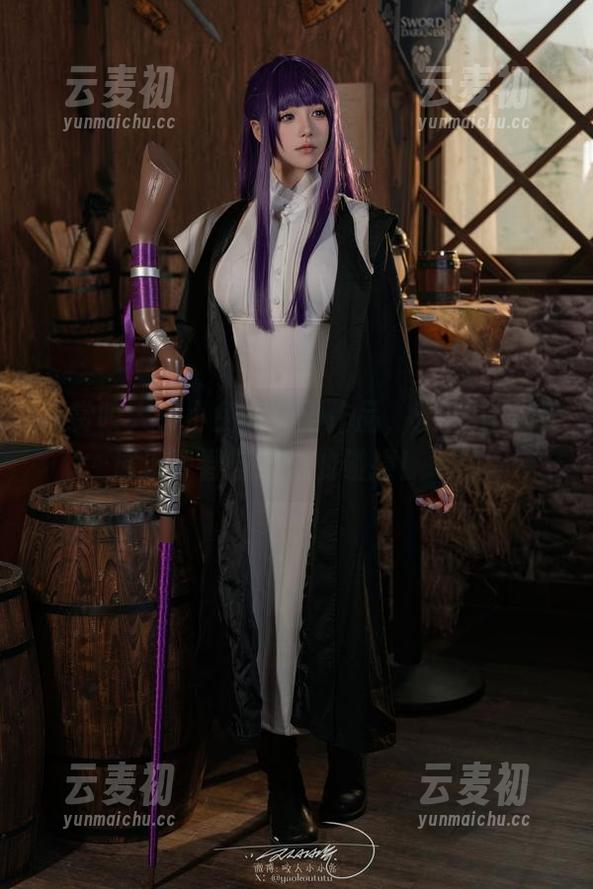 欣赏咬人小小兔的美脚作品，观看她如何展现青春与活力的碰撞！.txt