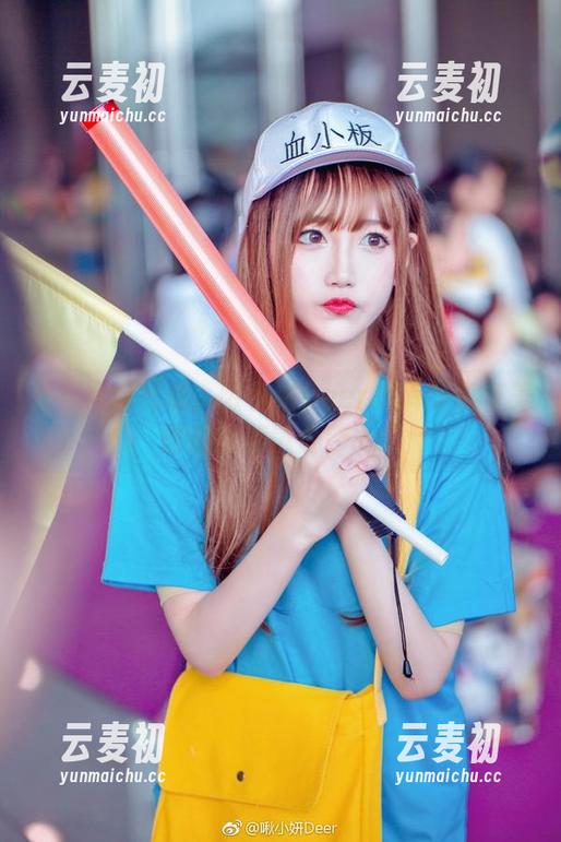 透视青春气息：啾小妍Deer短裤写真与美图的完美融合！.txt