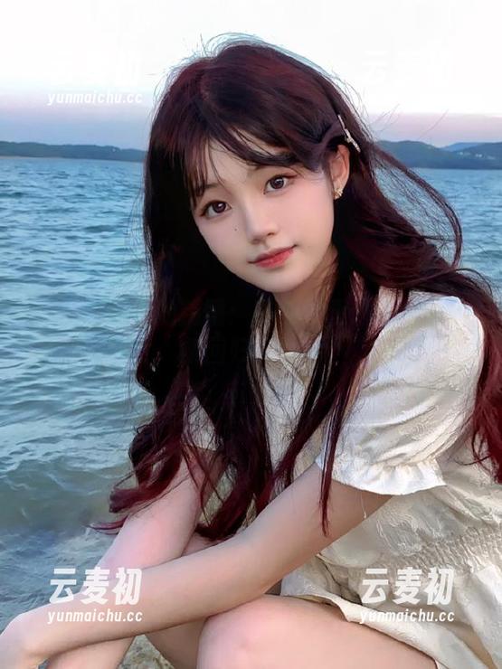 捕捉光与影的精髓：喵糖映画最新写真合集回归！.txt