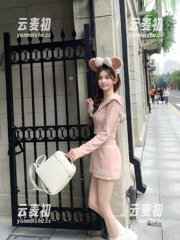 嗲囡囡 - 获取“姗姗就打奥特曼制服”精美写真作品，满足你的视觉享受.txt