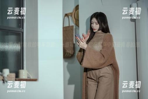夏小秋秋秋的电车冒险：一组写真集让你在笑声中感受青春的魅力！.txt