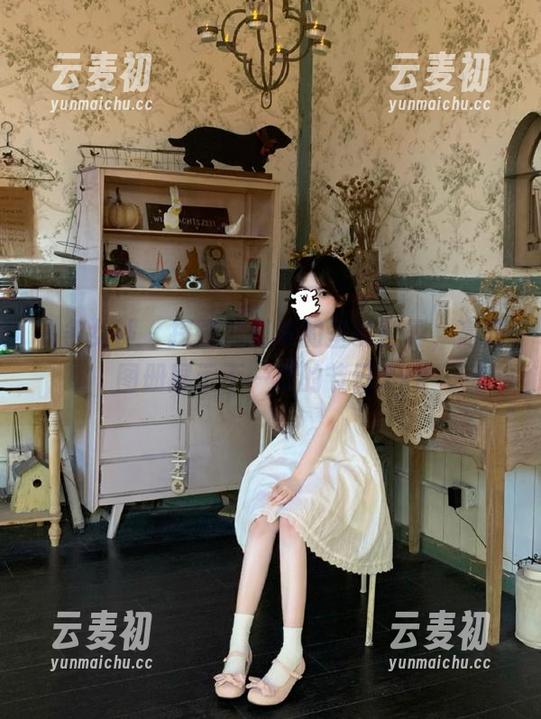 头条女神 - 探索刘瑾希的圣诞世界，高清图册展示不一样的节日.txt