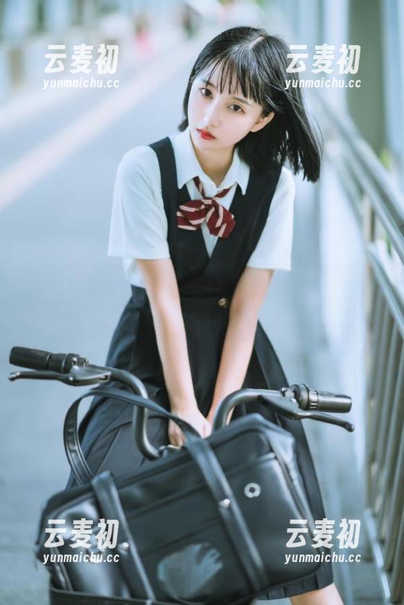 头条女神 - 尹菲护士最新写真系列，掌握每一个细腻动人的瞬间图片.txt