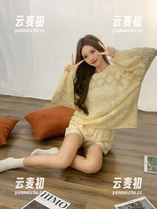 头条女神 - 张梓柔温柔写真全集：专属你的视觉盛宴，仿佛置身于梦境之中.txt