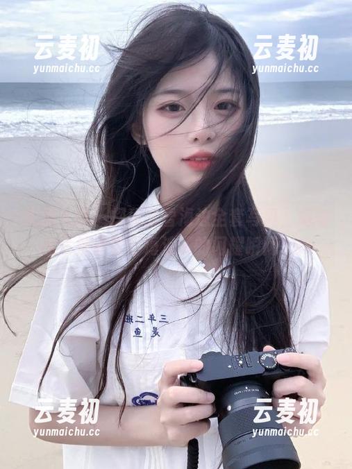 头条女神 - 探秘文雪海边全套写真，细腻图片捕捉夏日海浪下的闪耀瞬间.txt
