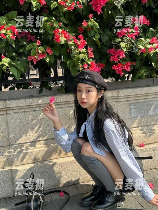 头条女神 - 最新蔡楠美足图包：为何每个脚趾都在诉说不一样的故事？.txt