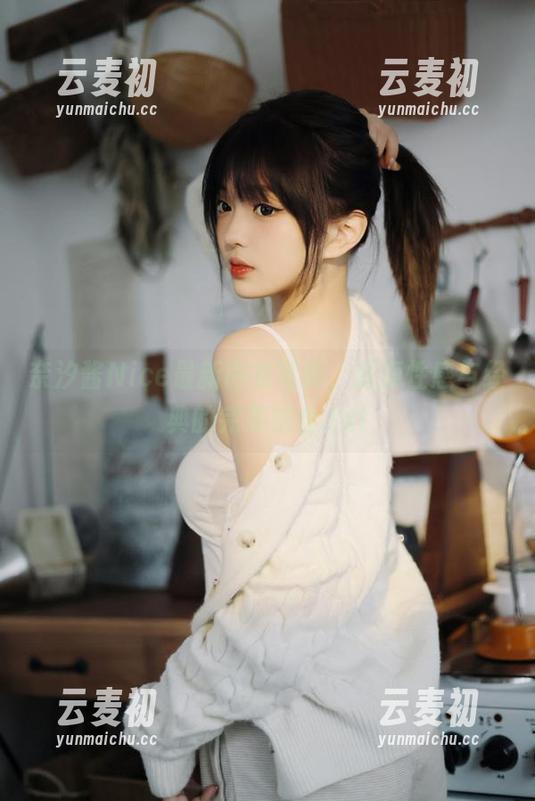 奈汐酱Nice最新内衣写真，探索性感与经典的完美结合.txt