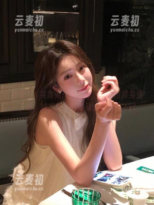 与女主K共舞黑丝兔女郎，丰富图库免费下载，捕捉每一刻的动人瞬间！.txt