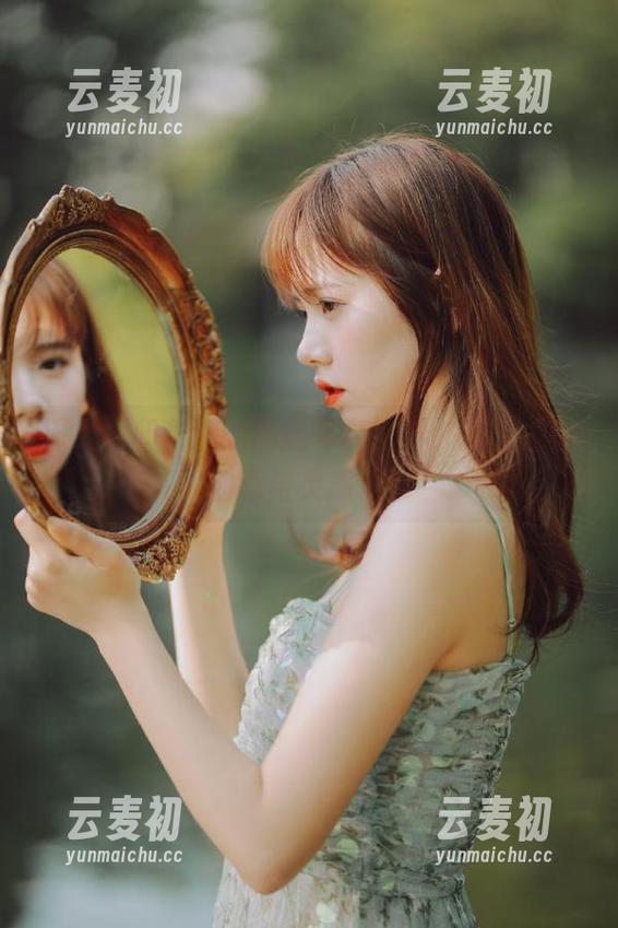 深入小和甜酒的黑丝写真世界，分享她的创意与灵感.txt
