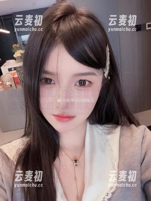 精选小小奶瓶儿白色蕾丝写真，图片展现出无与伦比的梦幻与现实交替的美感.txt