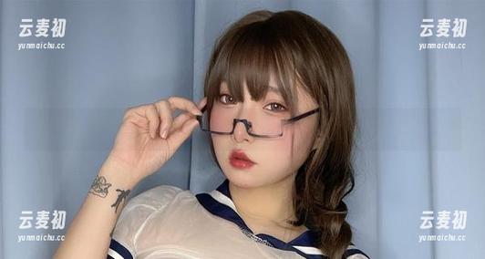 捕捉小泉学姐吖红裙下的魅力：精美cos资源，带你体验不同的风格.txt