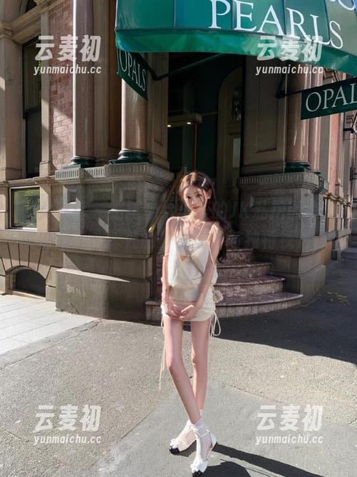 少女秩序 - 细腻描绘小葵的JK私拍图集，展现她内心深处的少女情怀与独特视角.txt