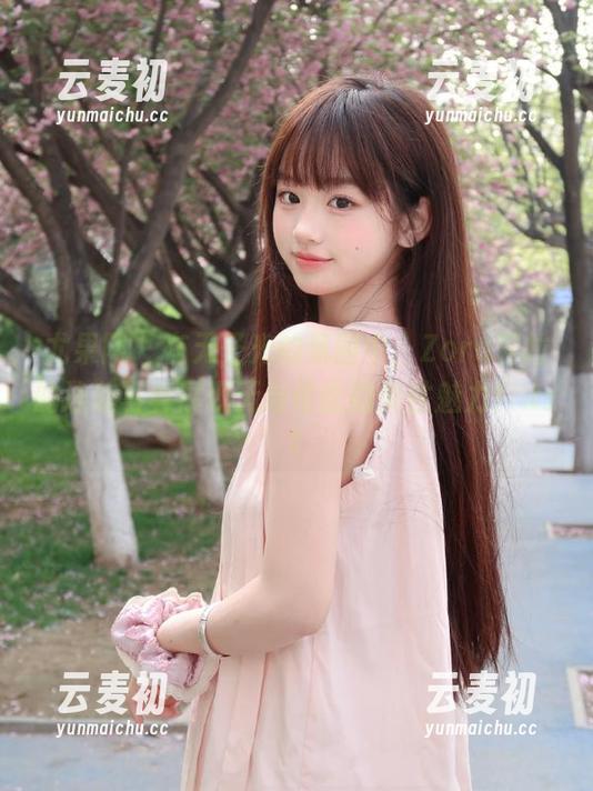 尤果网 - 在无圣光的氛围中，Zora若拉的泳装写真展现无与伦比的女性魅力！.txt