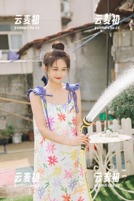 尤果网 - 张美荧女孩高清套图，感受每一帧背后的故事与情感.txt