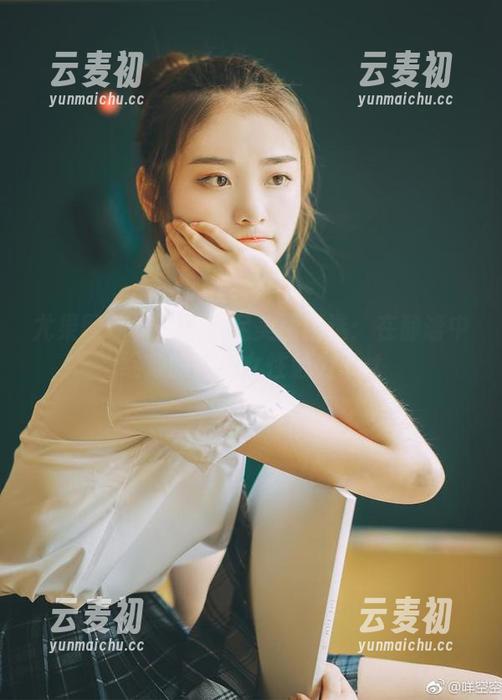 尤果网 - 沈佳熹裸足美图精选：在静谧中绽放的自然女性魅力.txt
