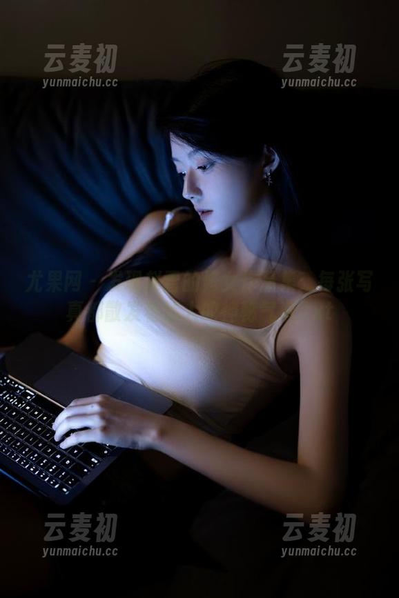 尤果网 - 发现赵雪的修女作品集：每张写真都散发着迷人的神秘气息.txt