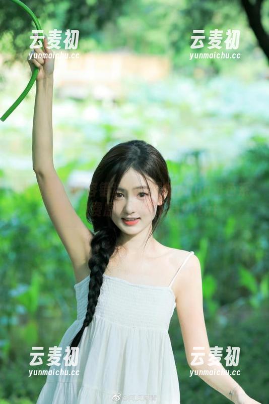 尤蜜荟 - 不容错过的乔漫妮mina粉色系列，免费原图等你下载！.txt