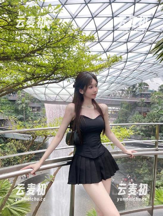 尤蜜荟 - 周妍希迷人女仆礼服，美图图包集合让你一饱眼福！.txt