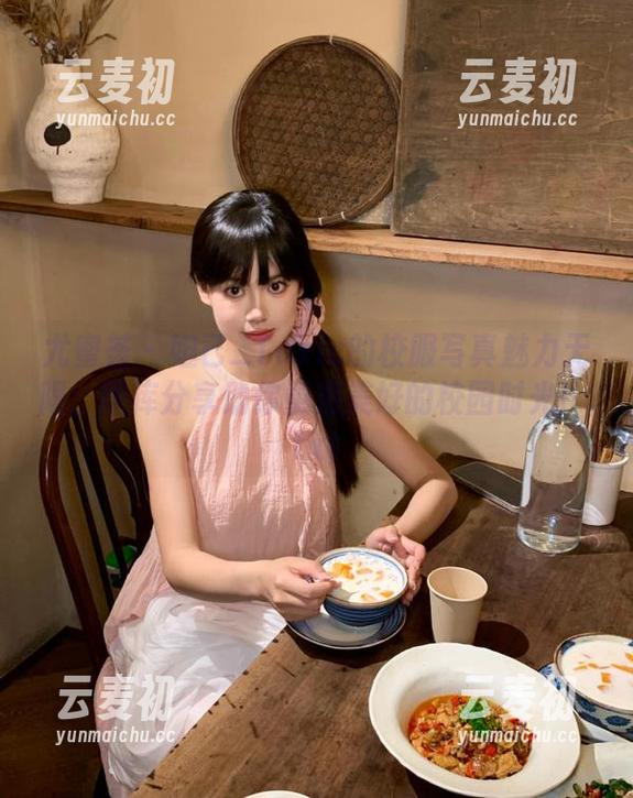 尤蜜荟 - 妲己_Toxic的校服写真魅力无限：图库分享助你重温美好的校园时光！.txt