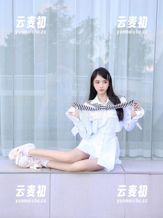 尤蜜荟 - 探索葛征Model红裙写真，观看原图体验她的独特风格.txt