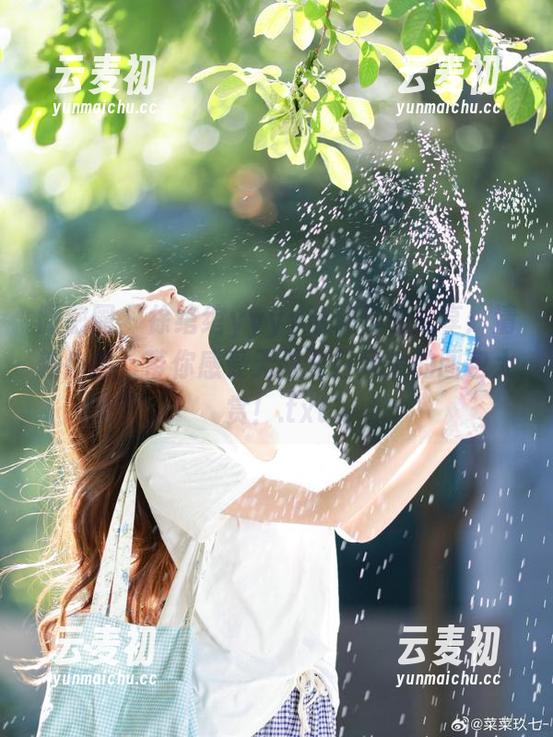 微密圈 - 徐绾绾yyyy泳装作品分享：清新自然，带你感受无限夏日风情的图包大赏！.txt