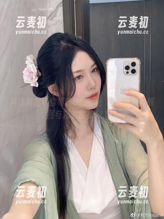 抖娘利世带你领略OL房间：活灵活现的原图与精彩图集！.txt