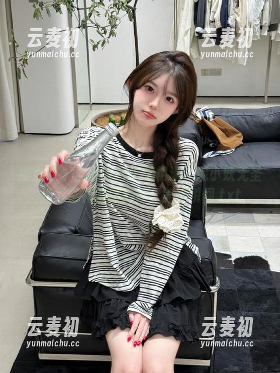 推女神 - 当妩媚与优雅相遇：妮小妖无圣光写真礼服点亮每个美好瞬间.txt