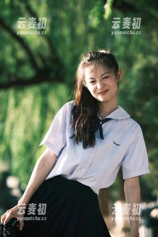 微密圈 - 提袜少女独家高清图册：和女友一起分享的精彩瞬间.txt