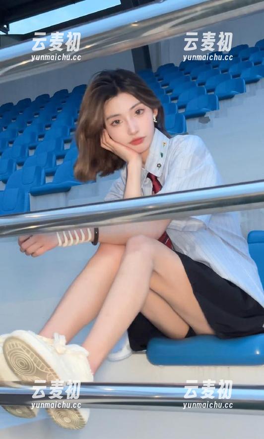 星乐园 - 走进鬼妹係诗茗的天台无圣光写真，感受那份想不开的幽默！.txt