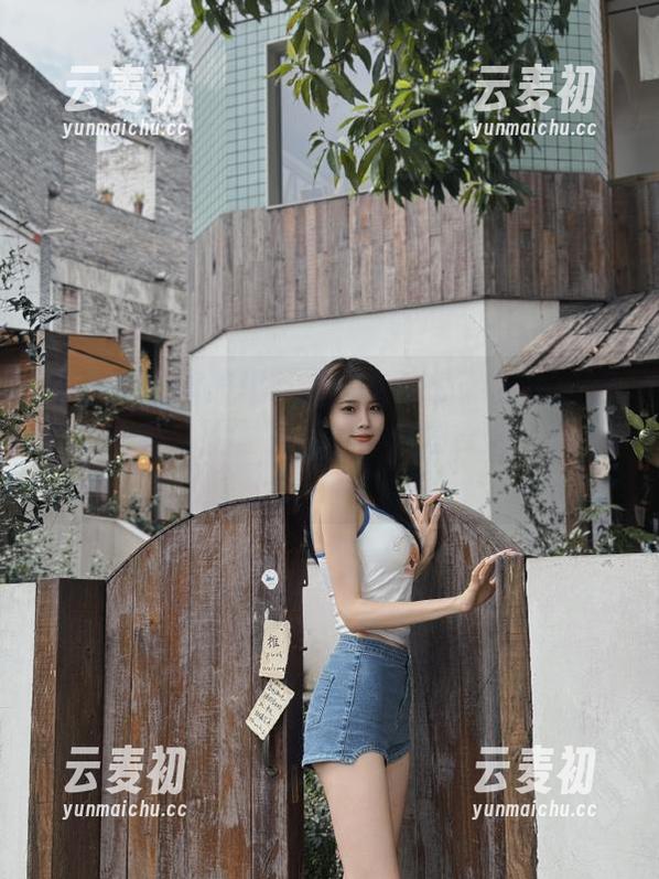 星颜社 - 唐思琪带你进入职业装的时尚世界，点击下载原图，感受职场女性风采.txt