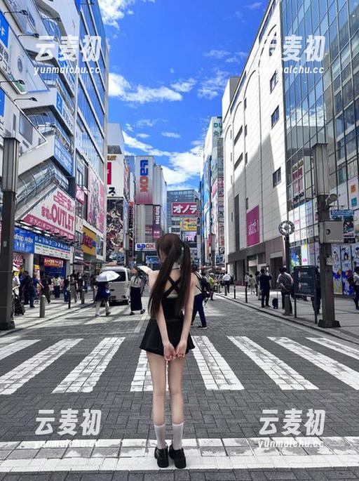 星颜社 - 办公室里的王俪丁呀：高清图包展现别样职场魅力！.txt