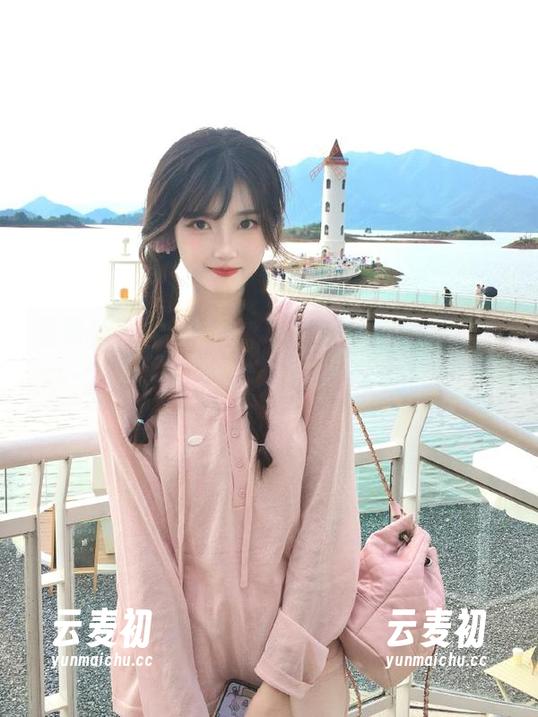 星颜社 - 校服写真新作更新，韩雨馨倾情演绎校园中的清新甜美气息.txt