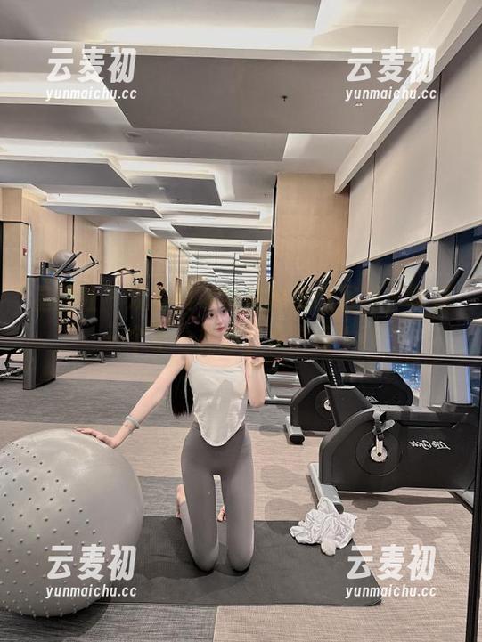 星颜社 - 观看黄寒娜精美美腿写真，享受一个不一样的艺术之夜.txt