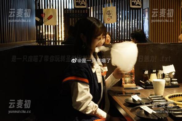 是一只废喵了带你玩转圣诞比基尼COS资源，尽享节日魅力！.txt