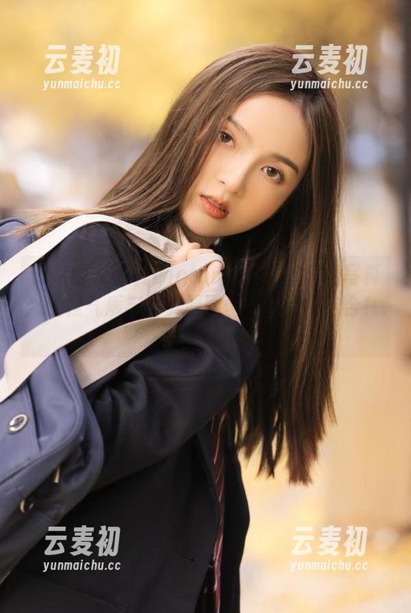 微密圈 - 果儿Victoria的黑丝短裙写真：优雅气质与绝美原图壁纸的完美结合！.txt