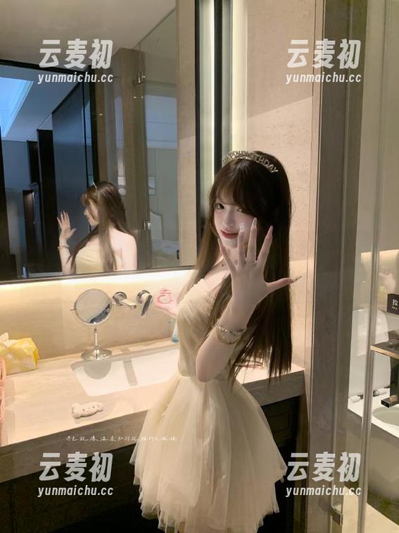 果团网 - 周妍希姐姐的私拍写真：纤细之美与不凡气质尽显.txt