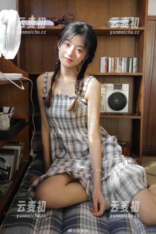 果团网 - 体验林弯弯的皮衣风格，精美写真原图资源尽在这里.txt